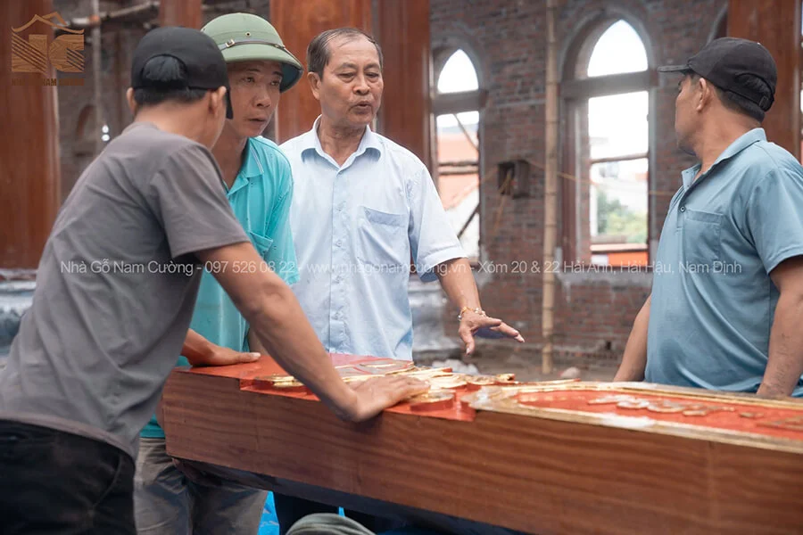 cong-tac-chuan-bi-cho-nghi-thuc-lam-phep-dat-long-cot-nha-tho-giao-xu-quan-lieu-5