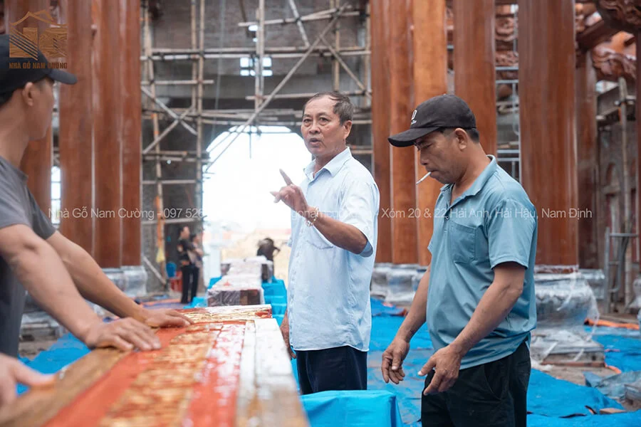 cong-tac-chuan-bi-cho-nghi-thuc-lam-phep-dat-long-cot-nha-tho-giao-xu-quan-lieu-8