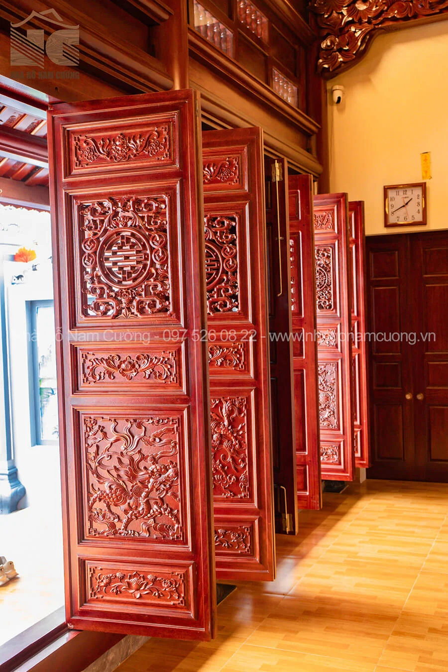 Cửa bức bàn: Giá trị vượt thời gian