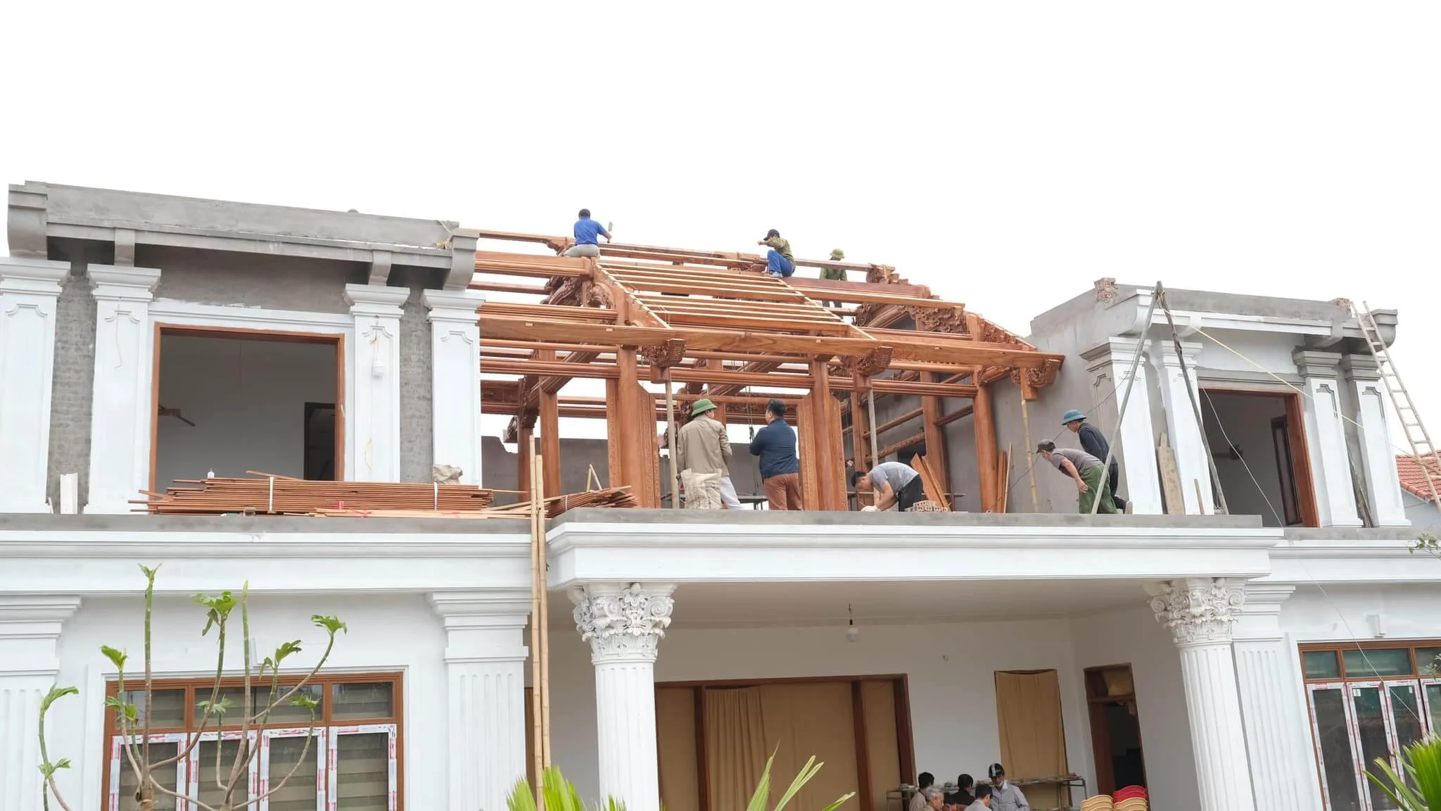 Công trình nhà gỗ 3 gian gỗ gõ đỏ Pachy lắp dựng trên tầng 2 cho gia chủ tại Hải Dương