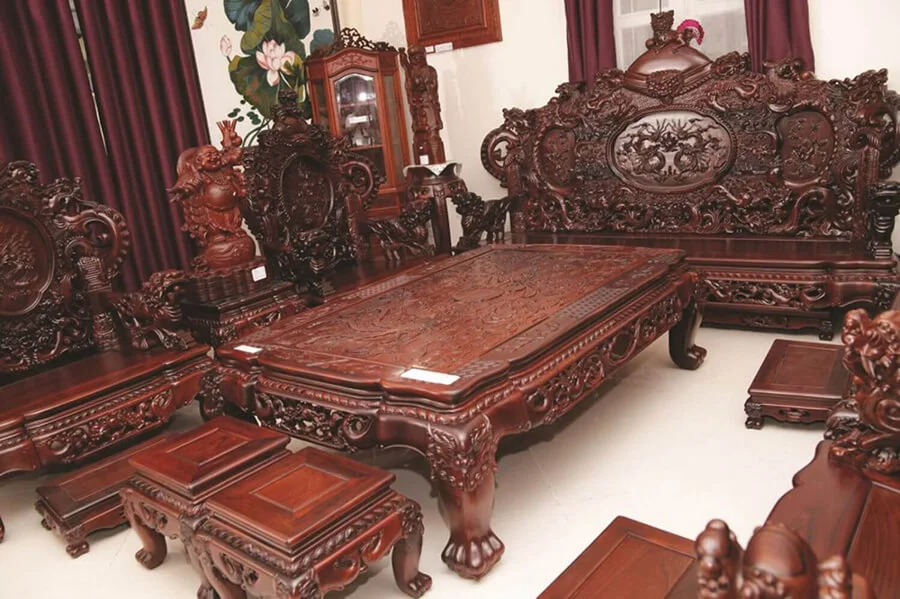Bàn ghế gỗ sơn huyết