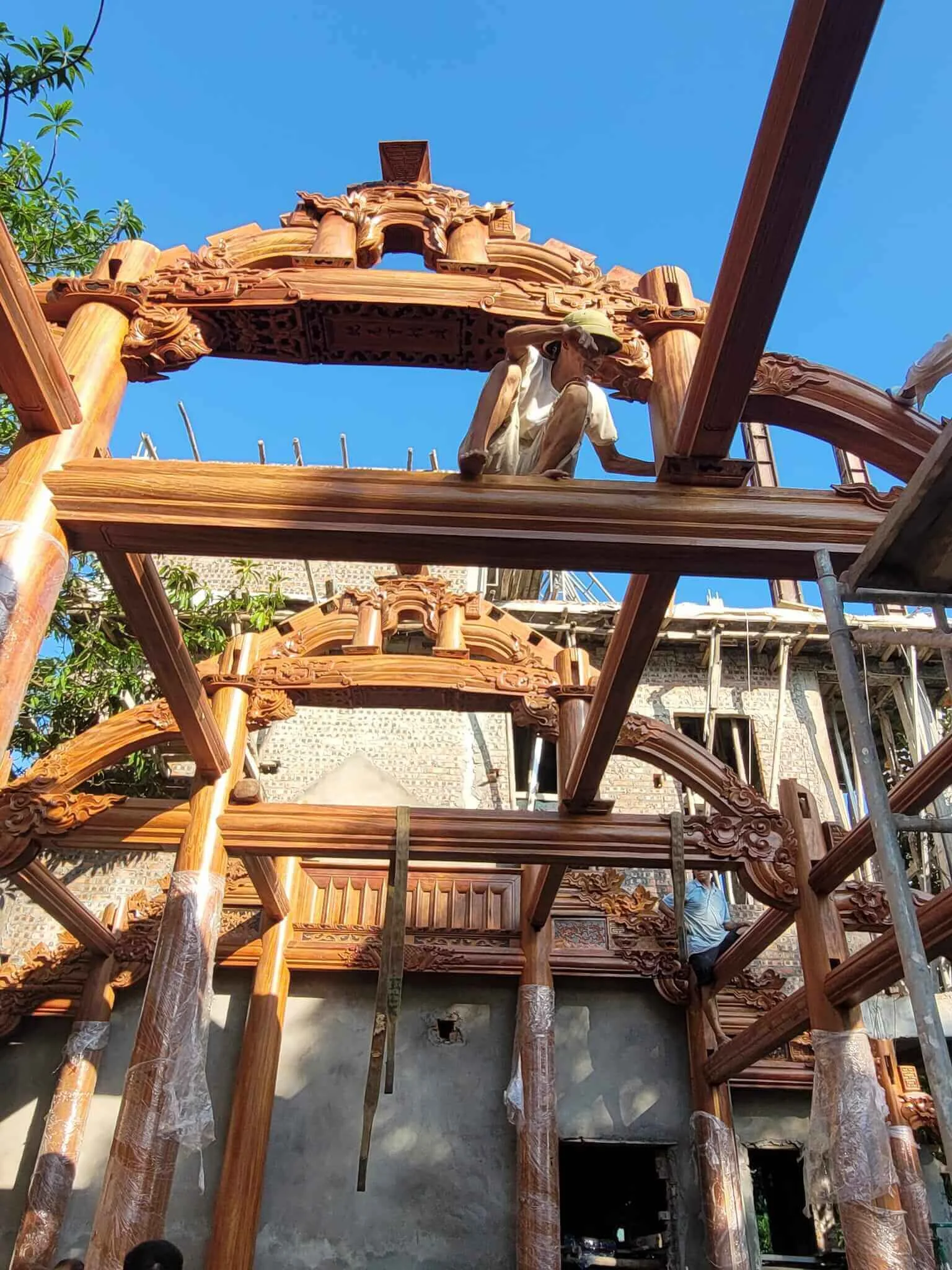 lap-dung-nha-go-3-gian-22-cot-go-lim-cho-gia-chu-tai-bac-ninh-12