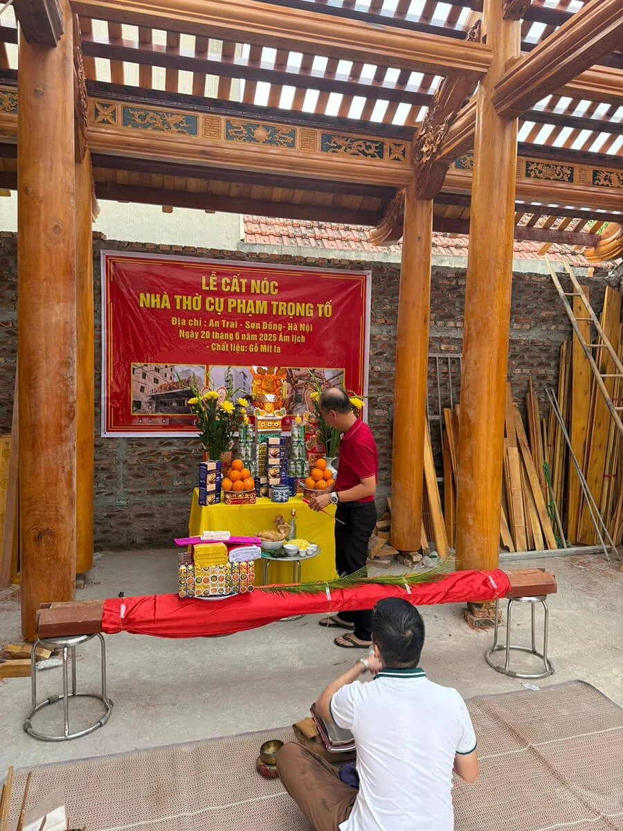 ngay-dep-cat-noc-can-nha-go-3-gian-tren-tang-2-nha-tho-cu-pham-trong-to-7