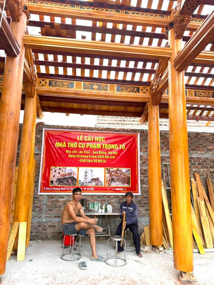 ngay-dep-cat-noc-can-nha-go-3-gian-tren-tang-2-nha-tho-cu-pham-trong-to-8