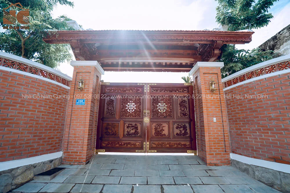 Cổng gỗ