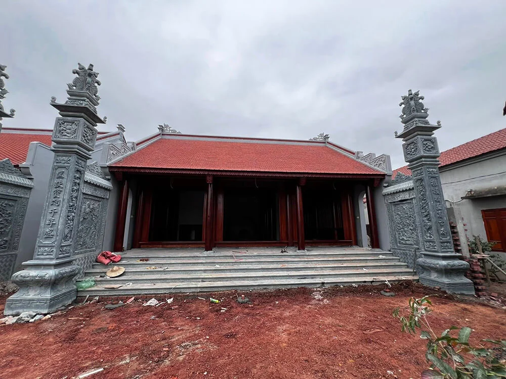 Nhà gỗ 3 gian 24 cột có hậu cung, chất liệu gỗ Lim xanh Nam Phi