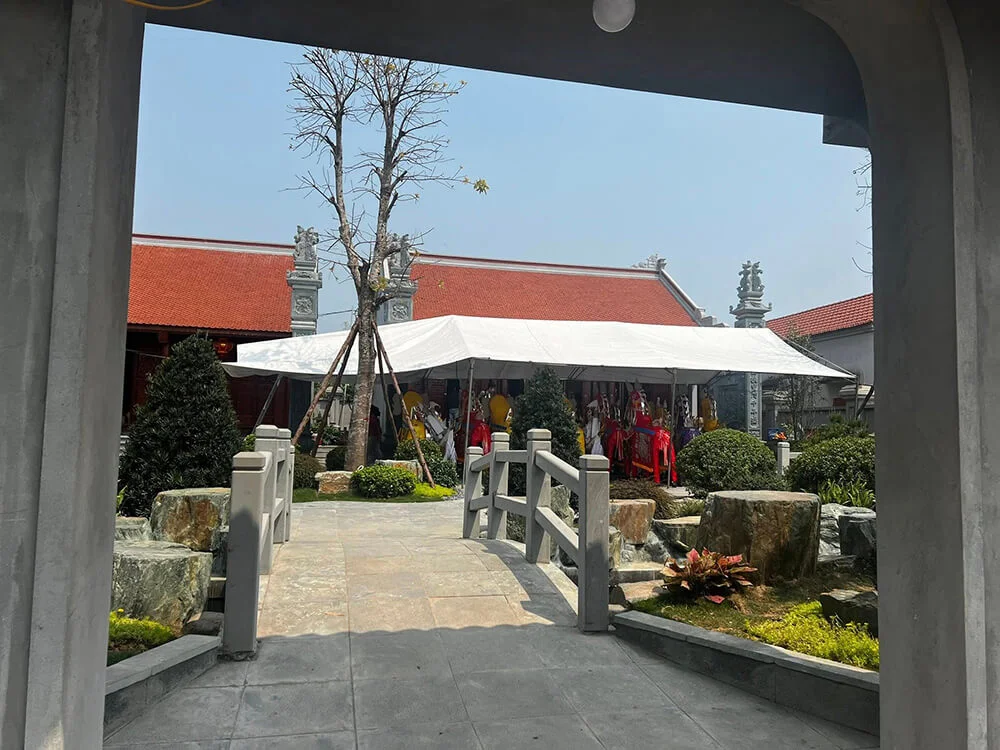 nha-go-3-gian-co-hau-cung-9