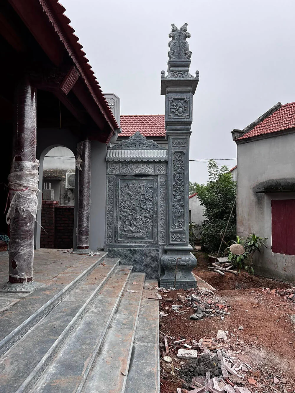 nha-go-3-gian-co-hau-cung