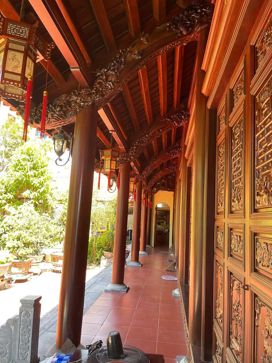 nha-go-5-gian-thong-hien-8