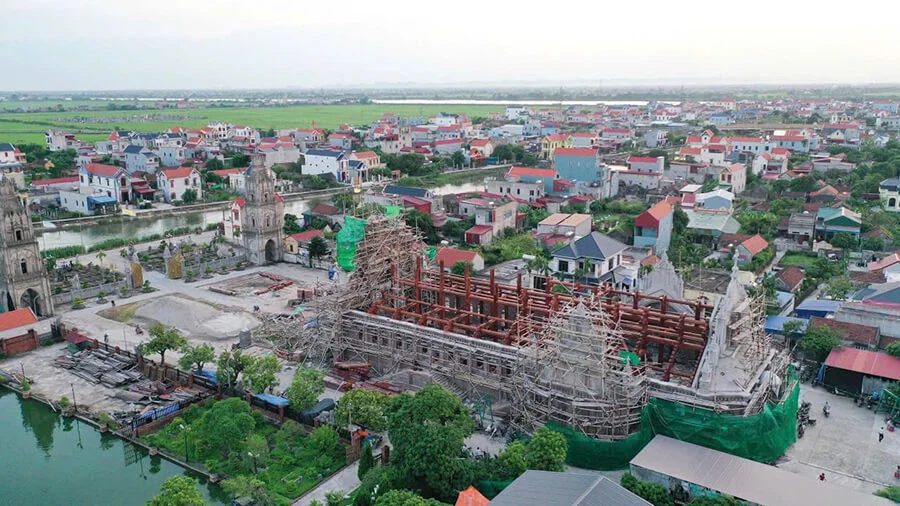 sieu-cong-trinh-nha-tho-giao-xu-quan-lieu-dau-an-kien-truc-va-duc-tin-tai-nghia-hung-nam-dinh-2