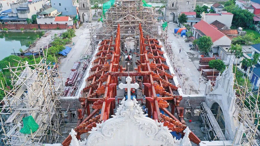 sieu-cong-trinh-nha-tho-giao-xu-quan-lieu-dau-an-kien-truc-va-duc-tin-tai-nghia-hung-nam-dinh-4