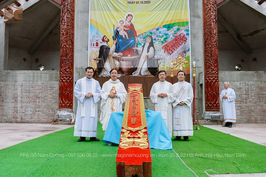 thanh-le-mung-kinh-duc-me-man-coi-lam-phep-dat-long-cot-nha-tho-giao-xu-quan-lieu-2