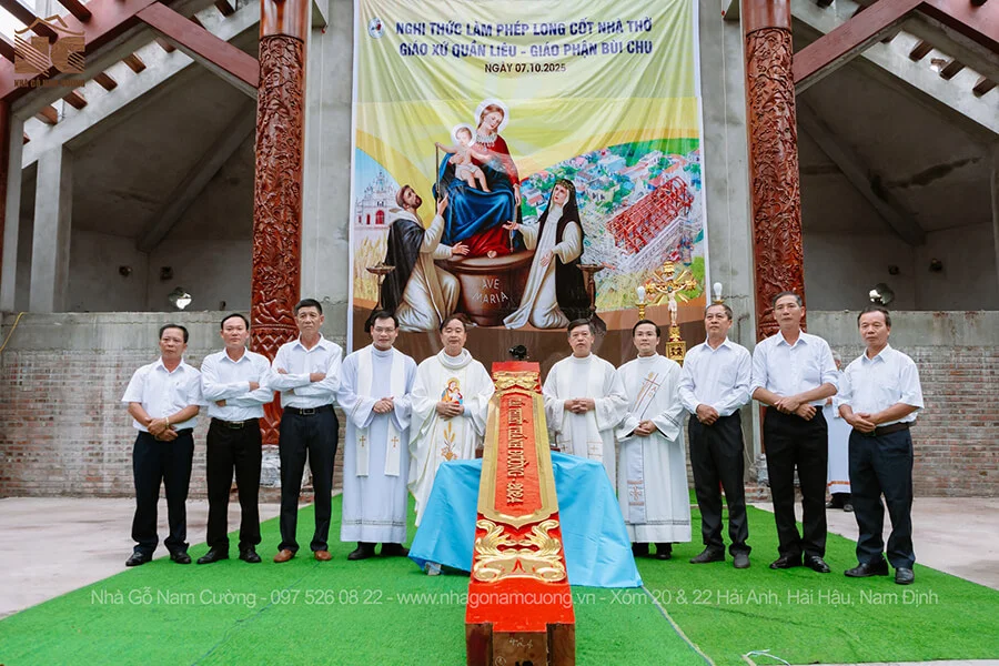 thanh-le-mung-kinh-duc-me-man-coi-lam-phep-dat-long-cot-nha-tho-giao-xu-quan-lieu-3