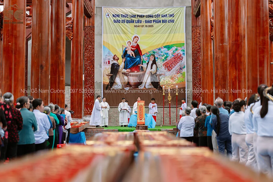 thanh-le-mung-kinh-duc-me-man-coi-lam-phep-dat-long-cot-nha-tho-giao-xu-quan-lieu-4