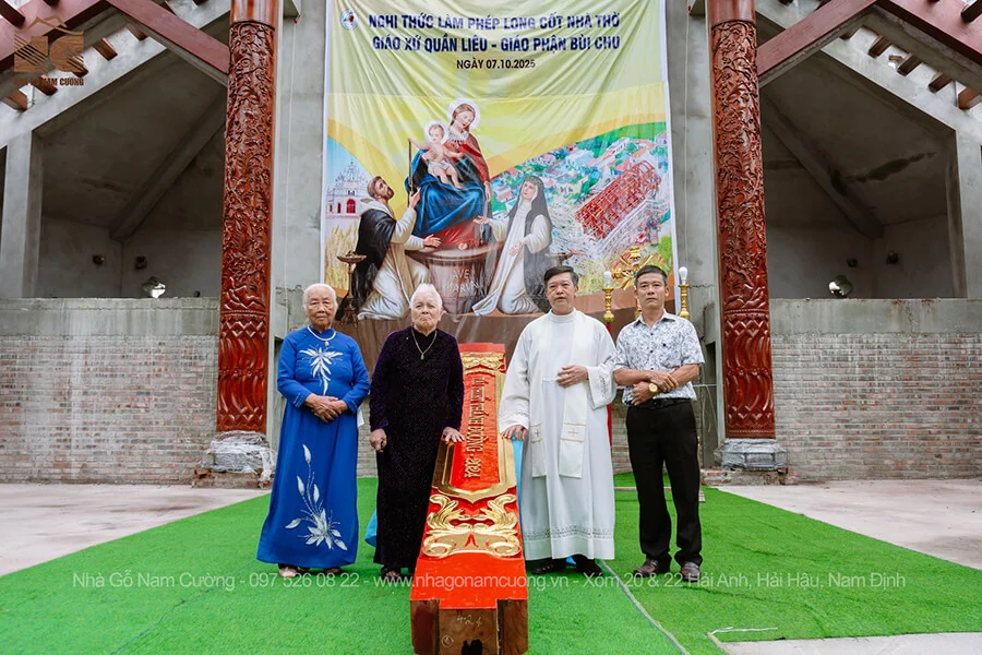 thanh-le-mung-kinh-duc-me-man-coi-lam-phep-dat-long-cot-nha-tho-giao-xu-quan-lieu-5