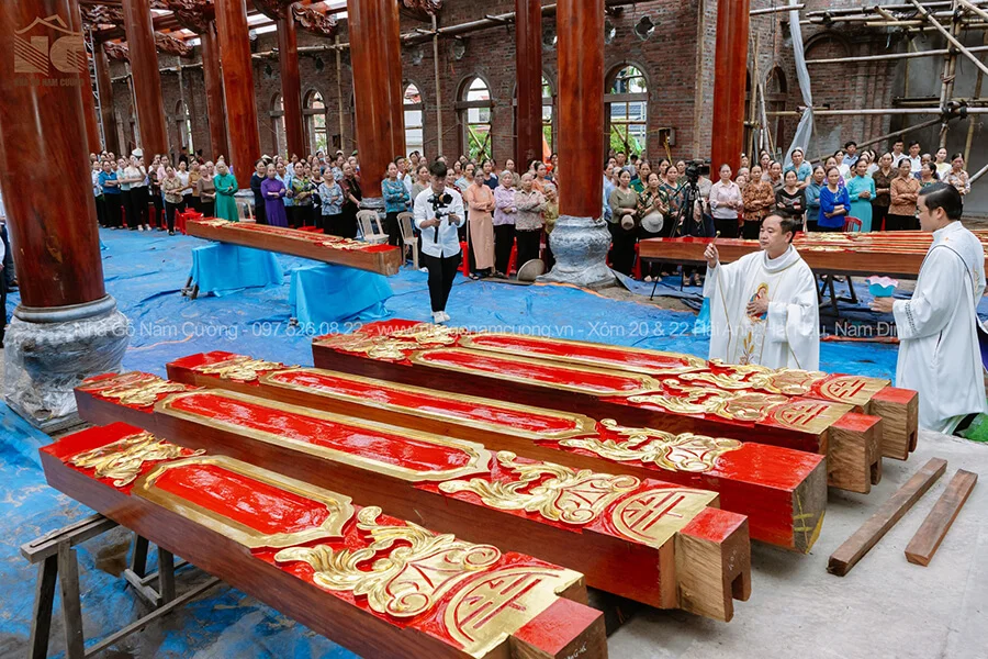 thanh-le-mung-kinh-duc-me-man-coi-lam-phep-dat-long-cot-nha-tho-giao-xu-quan-lieu-8