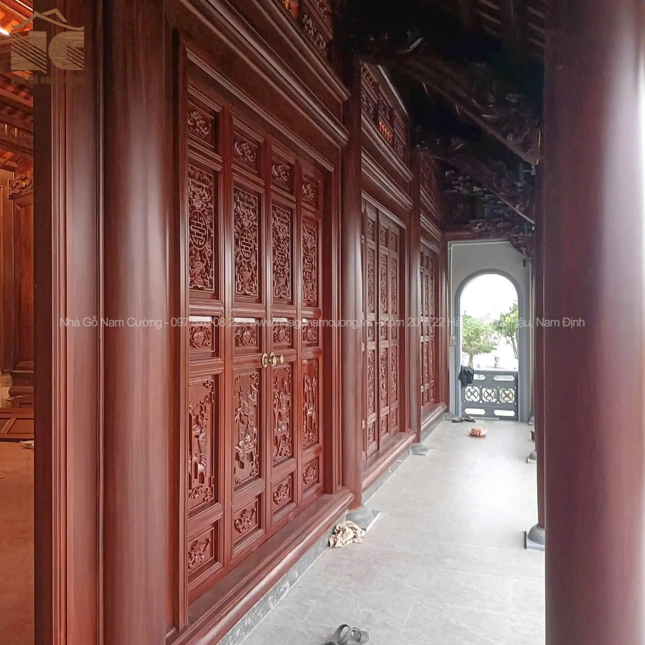 thi-cong-va-hoan-thien-nha-go-5-gian-22-cot-bang-go-lim-okan-4
