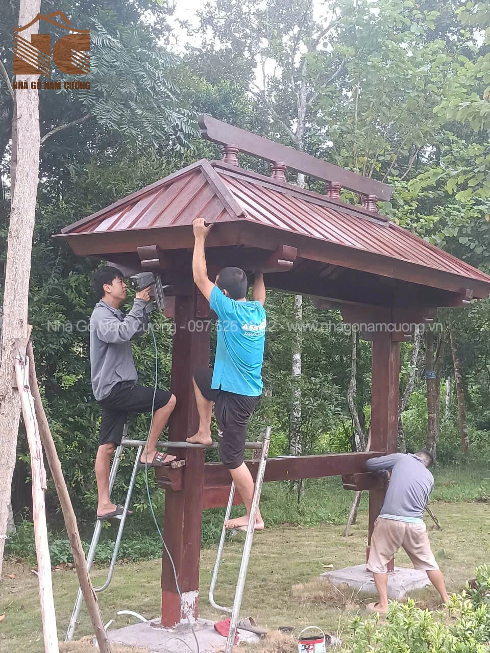 thiet-ke-thi-cong-bien-bao-hien-thi-thong-tin-tai-yen-tu-quang-ninh-3