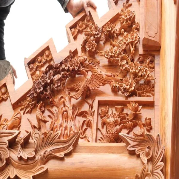 Chạm khắc hoa văn trên cấu kiện nhà gỗ cổ truyền – Giá trị vượt thời gian